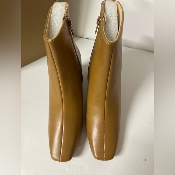 NEW Journee Collection Haylinn Tan Blocked Heeled Boots Size 6.5 - Picture 4 of 6